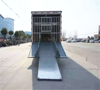 保山地區(qū)福田歐曼大型豬仔運(yùn)輸車購車熱線及畜禽運(yùn)輸車專業(yè)導(dǎo)購